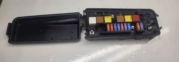 Opel Signum Fuse module 519067201 00038945