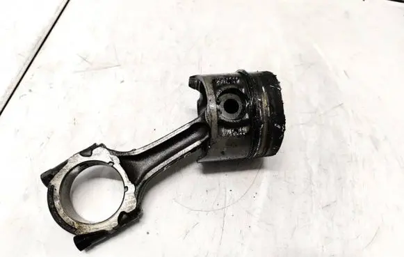 Nissan Primera Piston with connecting rod