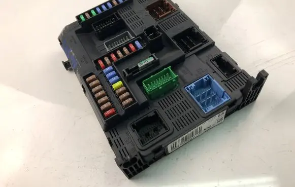 Peugeot 208 Fuse box set 9807532080