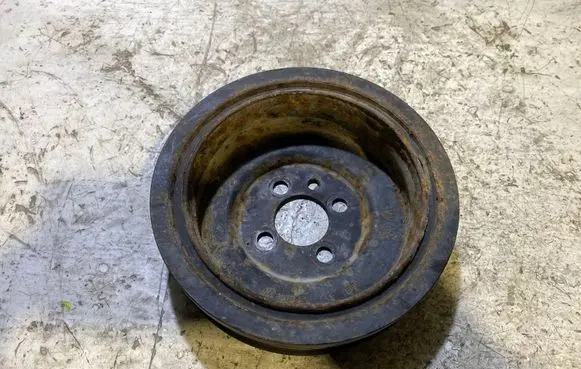 Volkswagen PASSAT B6 Crankshaft pulley 03G105243