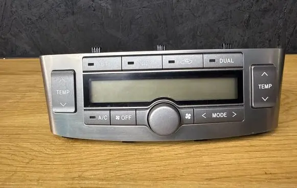 Toyota Avensis T250 Climate control unit 5590005140