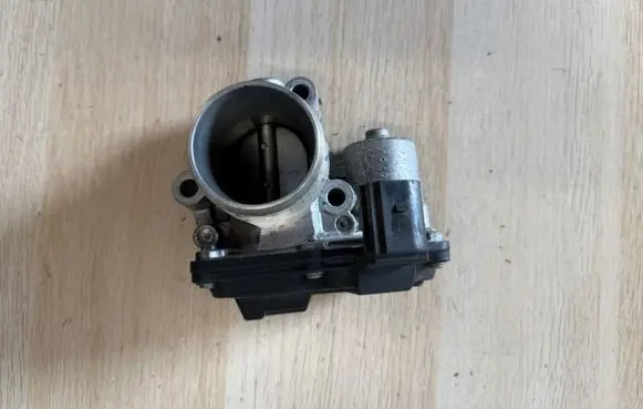 Ford Fiesta Throttle body valve 50989011