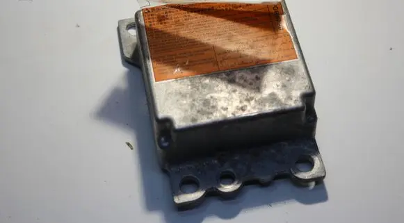 Nissan X-Trail T30 Airbag control unit/module 988208H405 041103