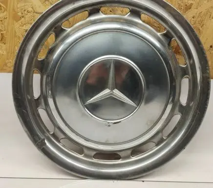 R14 wheel hub/cap/trim