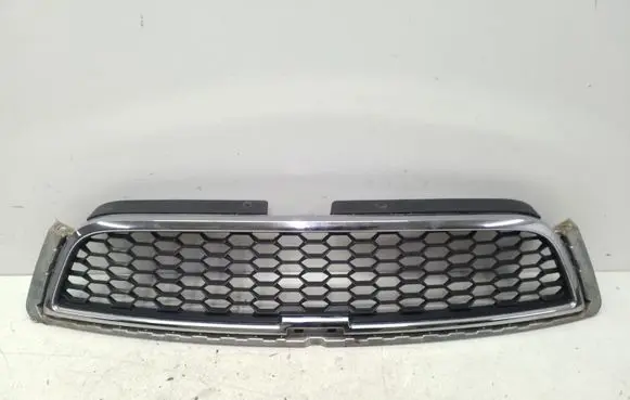 Chevrolet Captiva Front bumper upper radiator grill 9694517