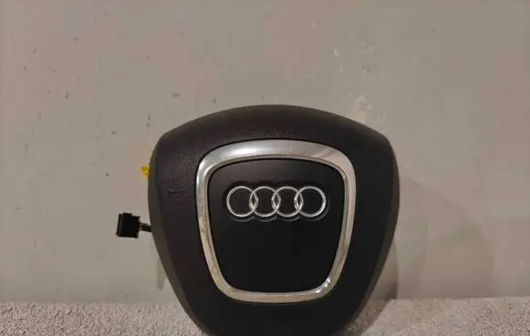 Audi A5 8T 8F Steering wheel airbag 306180799032 8R0880201E 20090150032