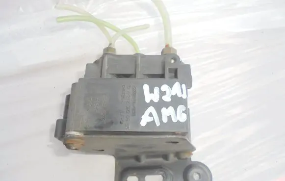 Mercedes-Benz E W212 Air suspension valve block A2123200558