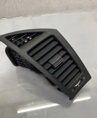 Hyundai i40 Dash center air vent grill