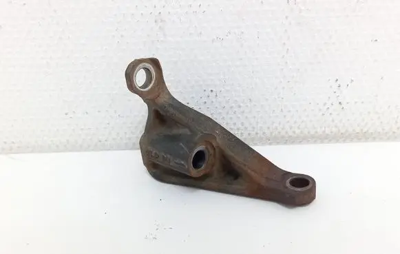 Toyota Yaris Engine mounting bracket
