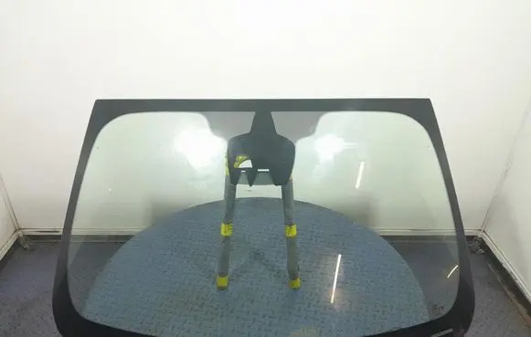 Ford Mondeo MK I Front windscreen/windshield window 