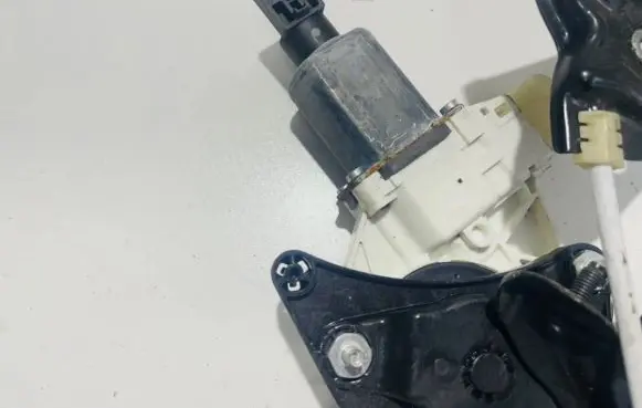 BMW 4 F32 F33 Sliding door window regulator with motor 70460310