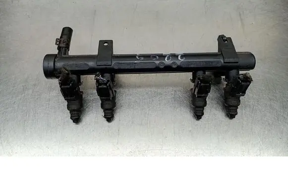 Skoda Fabia Mk1 (6Y) Fuel injector supply line/pipe 047133319S