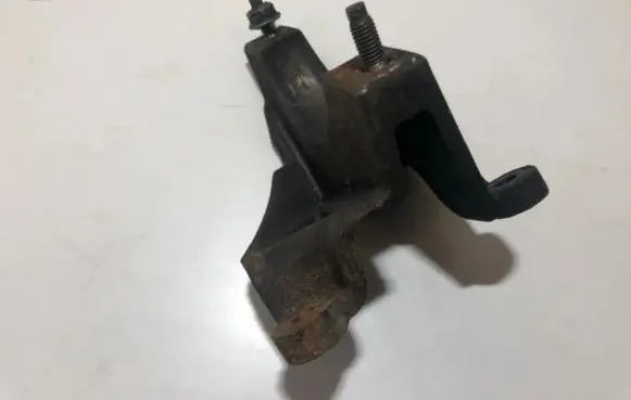 Ford Mondeo MK IV Engine mount bracket am513k305bc am51-3k305-bc