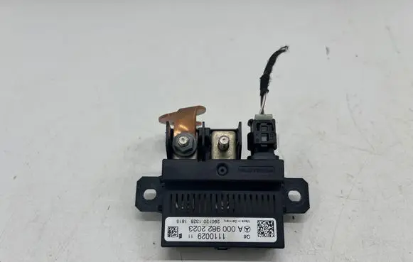 Mercedes-Benz Vito Viano W447 Charging relay A0009822023