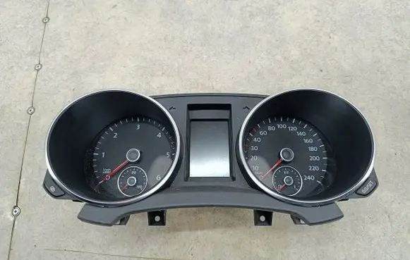 Volkswagen Golf VI Speedometer (instrument cluster) 