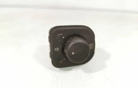 Volkswagen PASSAT B6 Wing mirror switch 1K0959565H 135701S