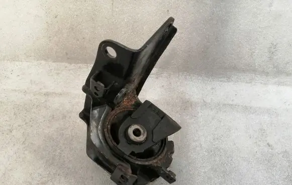 Toyota Avensis T250 Engine mount bracket 123720R010