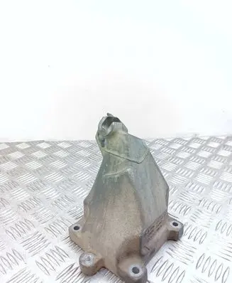 Mercedes-Benz E W212 Engine mounting bracket A2762230004