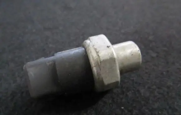 Volkswagen PASSAT B5.5 Air conditioning (A/C) pressure sensor 8d0959482B