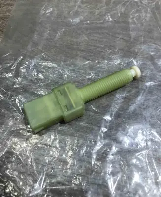 Volkswagen PASSAT B5 Brake pedal sensor switch 443945515
