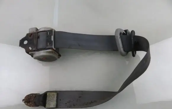 Rear seatbelt