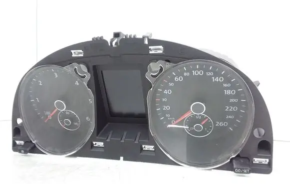 Volkswagen PASSAT B7 Speedometer (instrument cluster) 3AA920880A