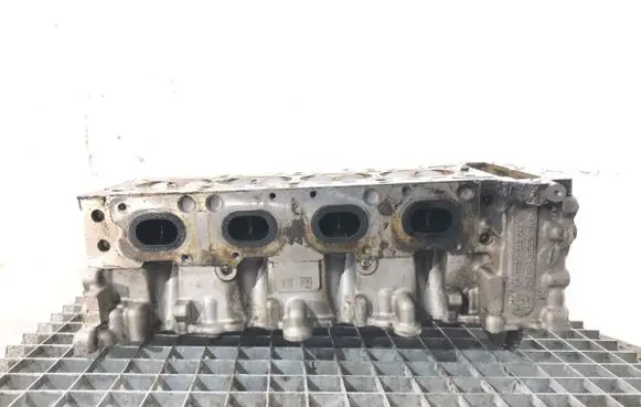 Mercedes-Benz CLA C117 X117 W117 Engine head R270016