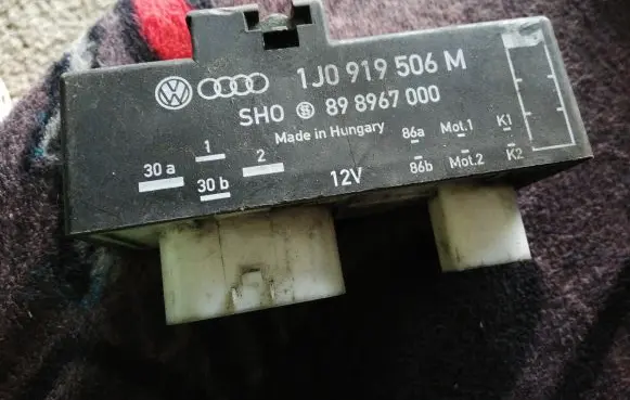 Seat Ibiza III (6L) Coolant fan relay 1J0919506M