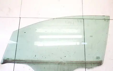 Nissan Leaf I (ZE0) Front door window glass four-door dot39as2m40