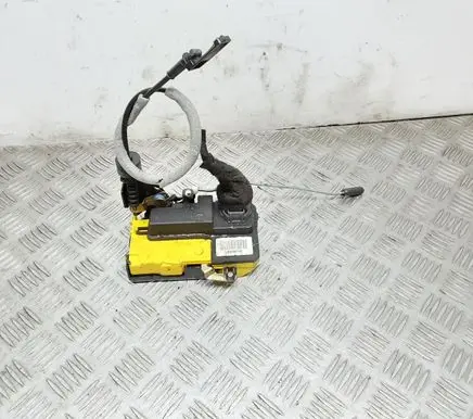 Volvo V70 Front door lock 30699747