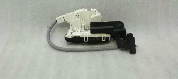 Mercedes-Benz GLA W156 Front door lock A1667200735
