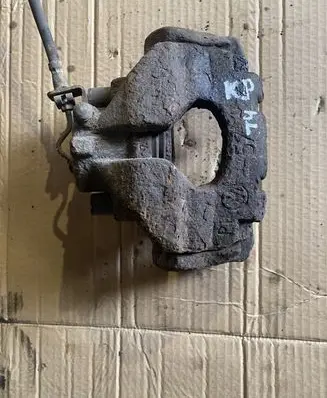 Volkswagen Transporter - Caravelle T4 Front brake caliper