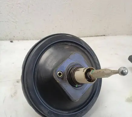Volkswagen PASSAT B5 Brake booster 8D0612105F