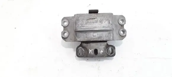 Volkswagen PASSAT B6 Engine mount bracket