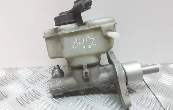 Skoda Octavia Mk2 (1Z) Clutch master cylinder 1K1611301C