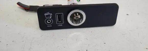 Land Rover Range Rover Sport L494 USB socket connector CPLA19C166C8 1406079140X