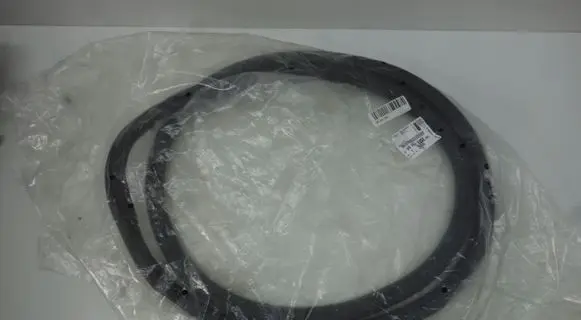 Opel Corsa F Front door rubber seal 9829331980