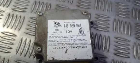 Volkswagen PASSAT B5 Airbag control unit/module 1J0909607 5WK4199