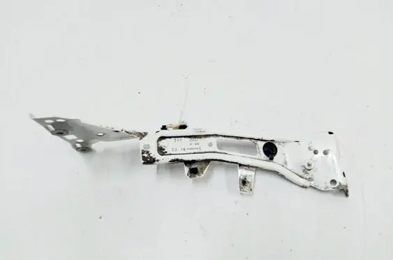Audi A4 S4 B9 Fender mounting bracket 8W0821136C