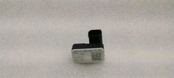 Mercedes-Benz C W205 Airbag deployment crash/impact sensor A0009057600
