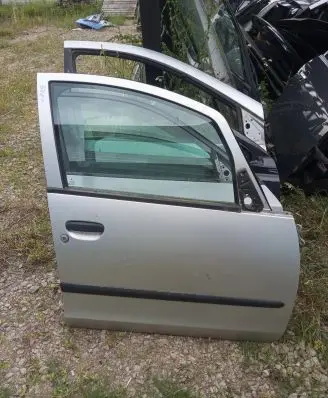 Mitsubishi Colt Front door
