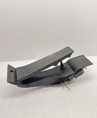 BMW 7 E65 E66 Accelerator throttle pedal 6762482 200503 25816010