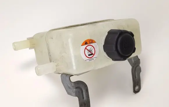 Mitsubishi Outlander Coolant expansion tank/reservoir 1375A308