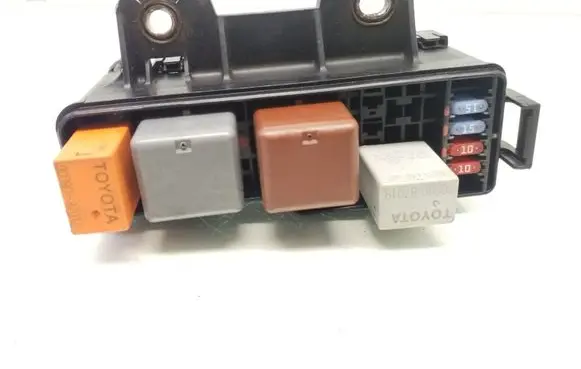 Toyota Avensis T250 Fuse module 8386P1 9008087019 V23374A1601X001
