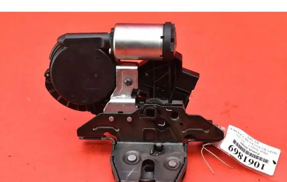 Bedford Astra Tailgate/trunk/boot lock/catch/latch 13509598