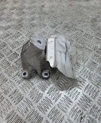 Engine mounting bracket