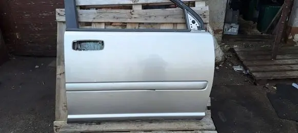Nissan X-Trail T30 Front door