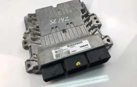Volvo V70 Engine control unit/module ECU 31336712 S180134102A
