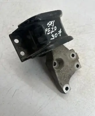 Peugeot 307 Engine mount bracket