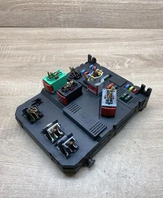 Peugeot 206 Central body control module 9652474780